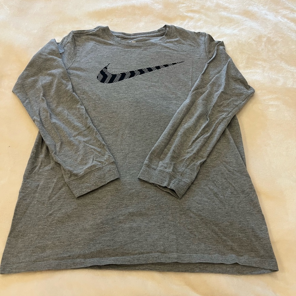 Nike long sleeve tee Large